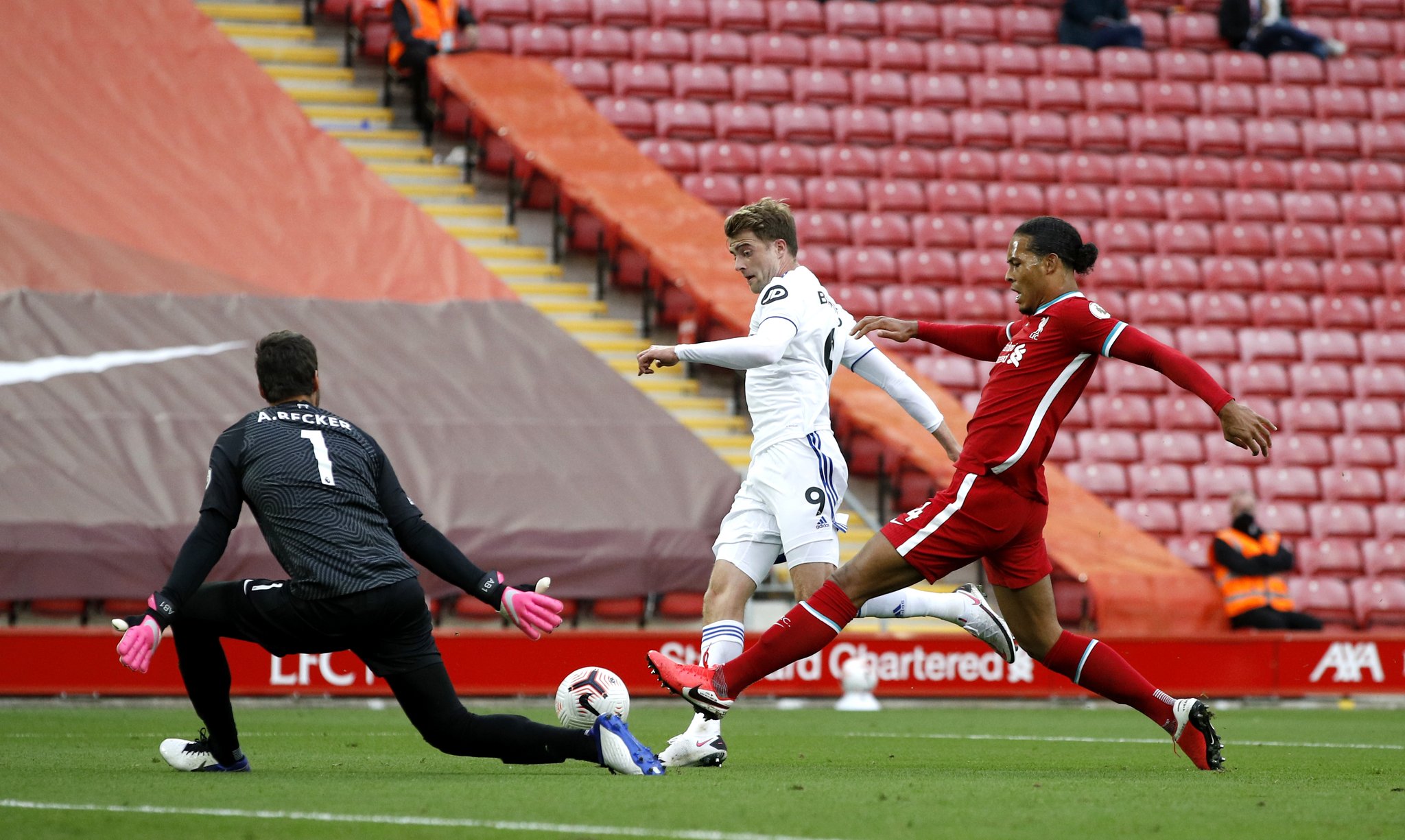 守体系中扮 守体系中扮